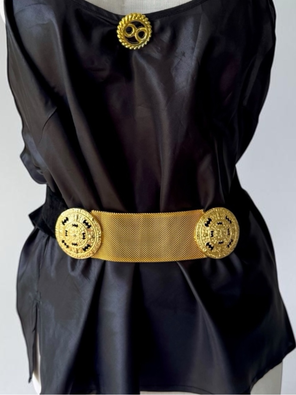 Vtg 90s Black Suede Ornate Gold Medallion Statement Waist Belt Sz S/M Leather